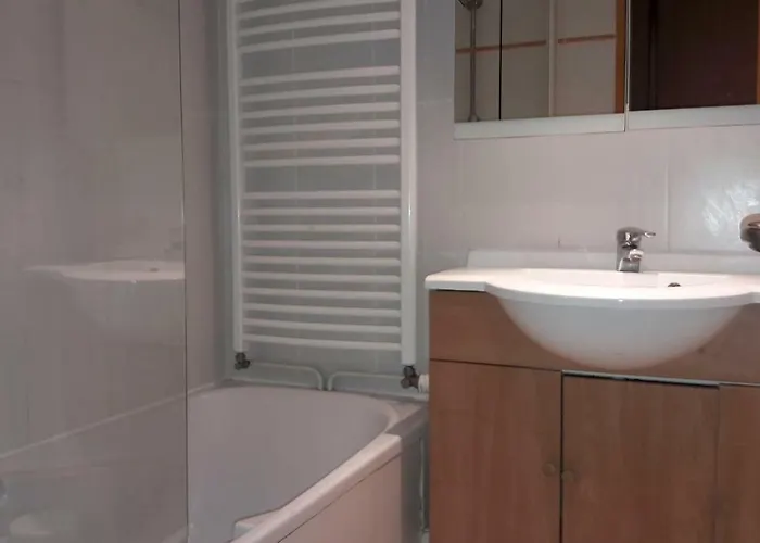 130m2 ,5 Chambres, Tres Bien Situe *