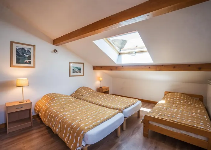 130m2 ,5 Chambres, Tres Bien Situe *